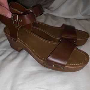 American Eagle heels